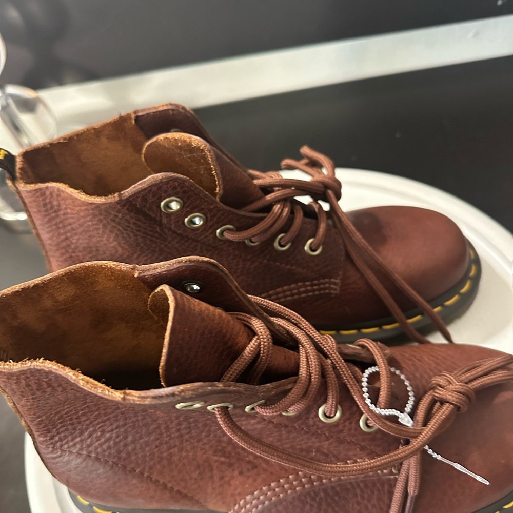 ๐Dr. Martens 101 Unbound Leather Ankle Boots - Picture 9 of 13
